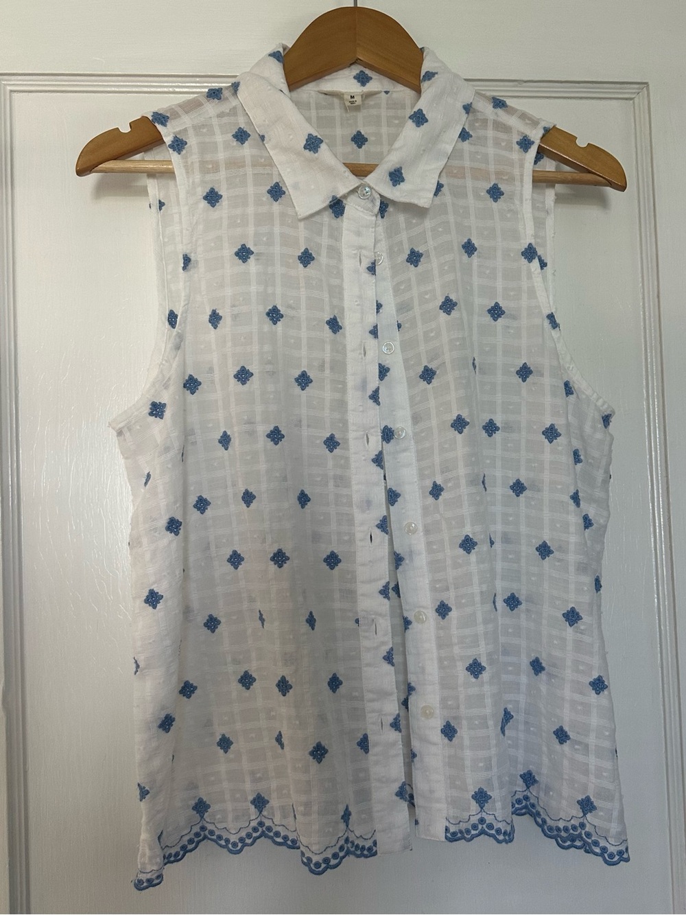 Lucky Brand White Sleeveless Button-Down Top with Blue Embroidery